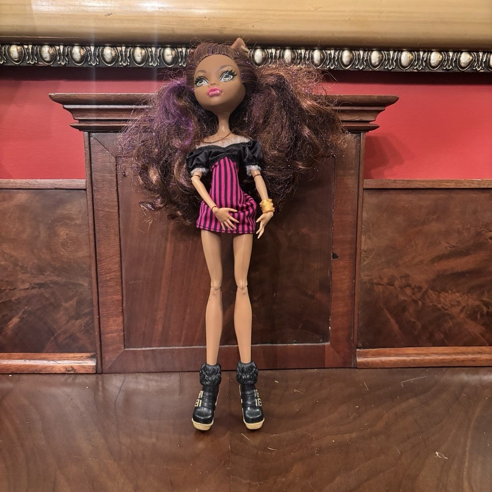 Monster High Clawdeen Wolf Doll 2010 Mattel Black Dress Gold Bracelet & Boots